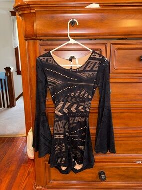Sage Black Lace Romper Dress Bell Sleeve Open Back Small